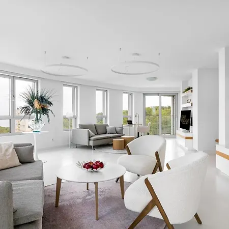 Lighthouse Sea View 120sqm Γκντίνια
